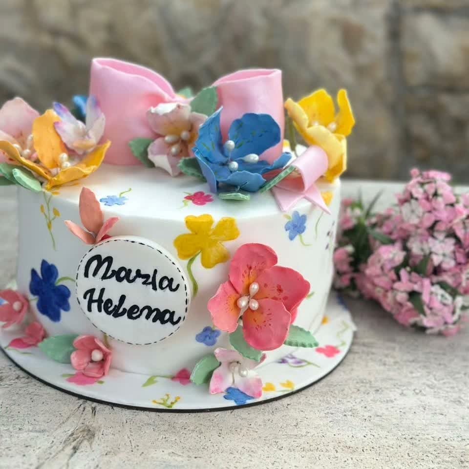 Bolo floral Maria Helena