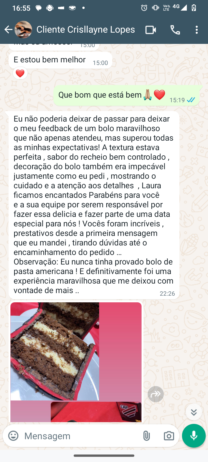 Print de conversa de WhatsApp com cliente elogiando o bolo