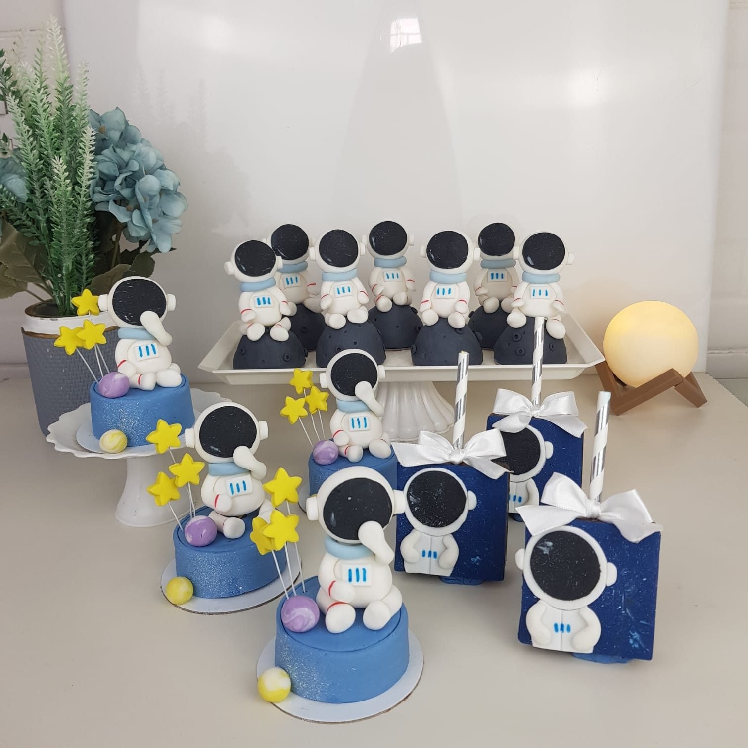 Doces personalizados tema astronauta